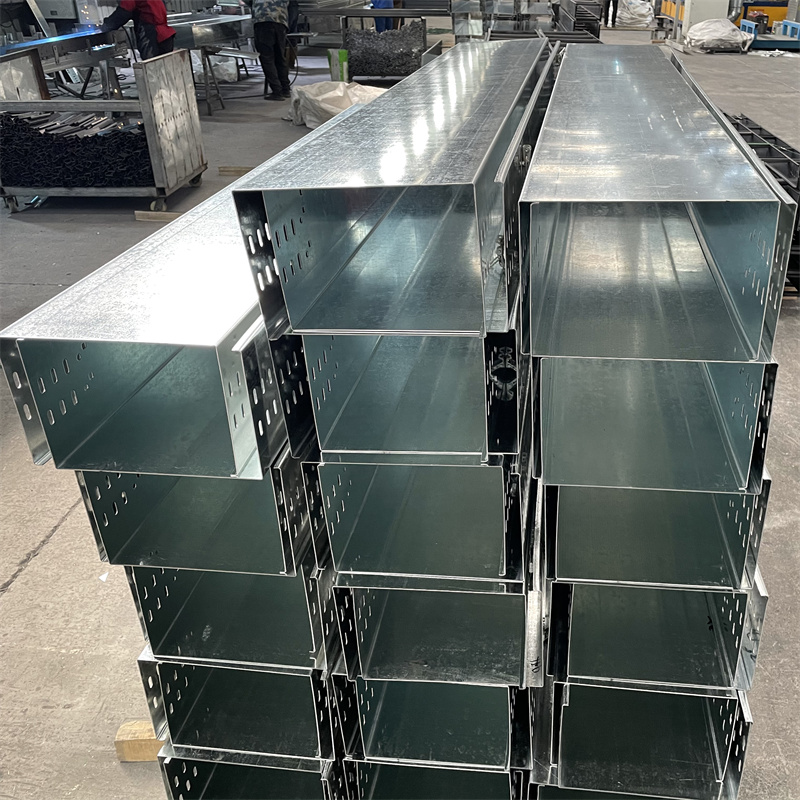 鍍鋅槽式加箱包扣橋架